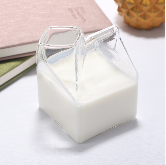 Най -красивите напитки, изработени от прозрачни стъклени чаши