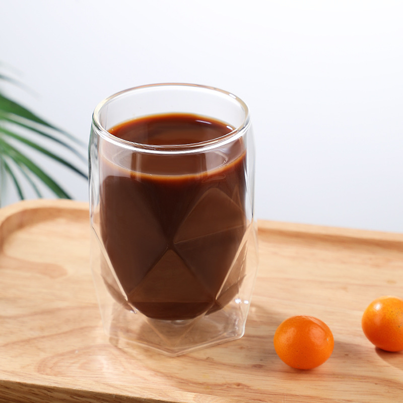 Обикновена топлоустойчива чаша от изолирано стъкло с двойни стени